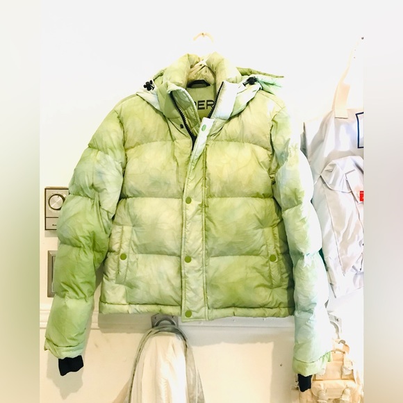 Aritzia Jackets & Blazers - Aritzia shorty superpuff